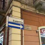 All�inizio di via Zuppetta...